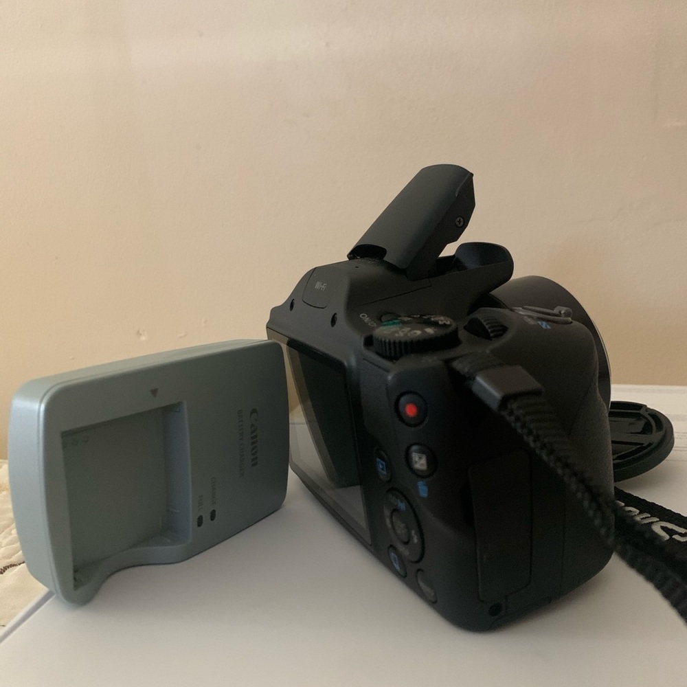 Canon camera - Picture 4 of 5